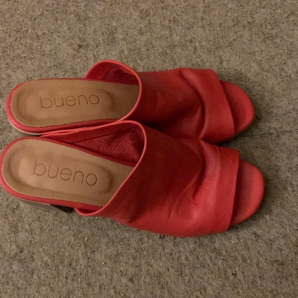 Bueno sandals red leather 36